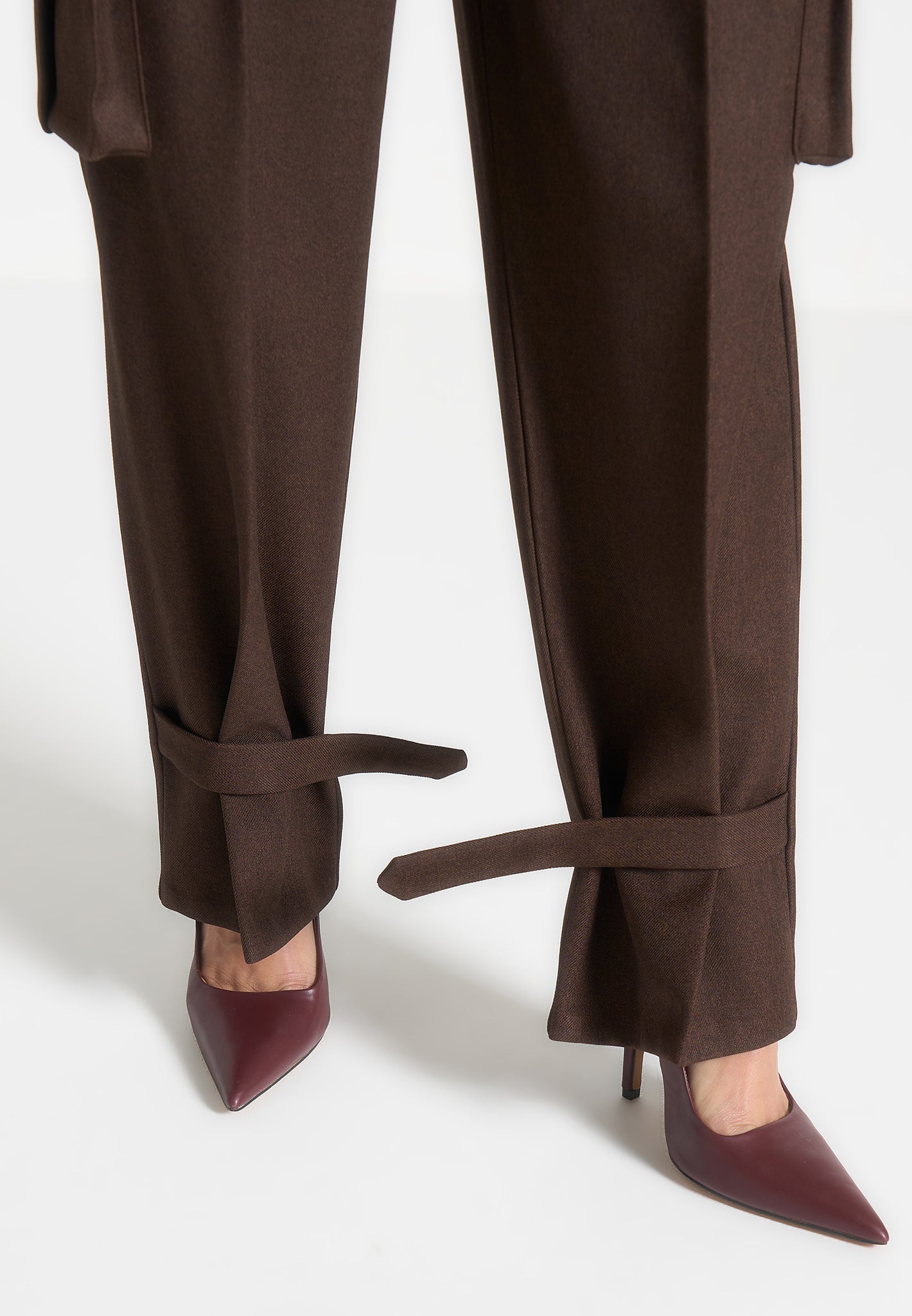 tailored-pleated-cargo-trousers-brown