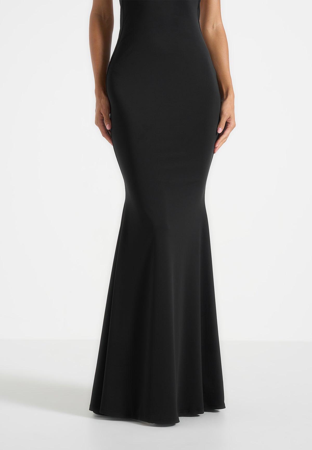 Ondine - Halter Fishtail Maxi Dress With Hardware Back Detail - Black