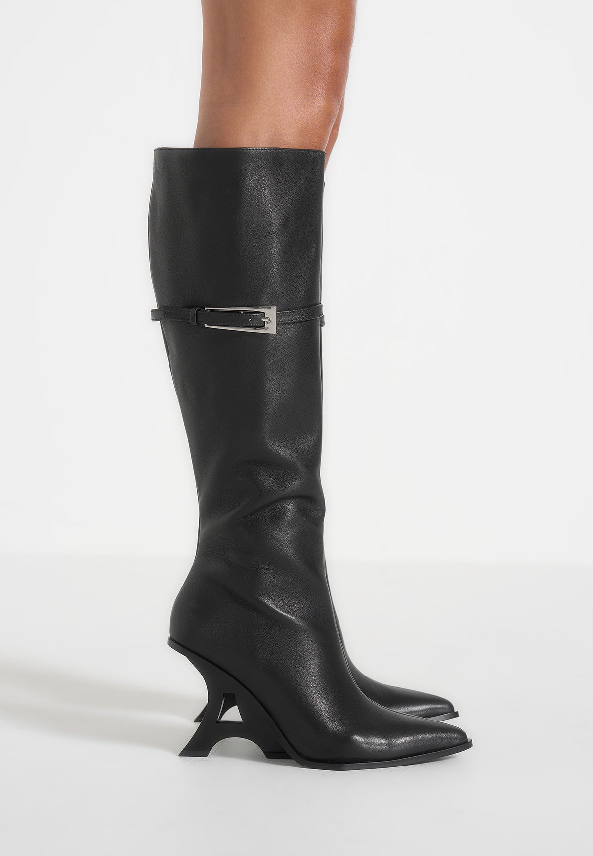 L'Eiffel - Pointed Knee High Leather Boot With Buckle - Black