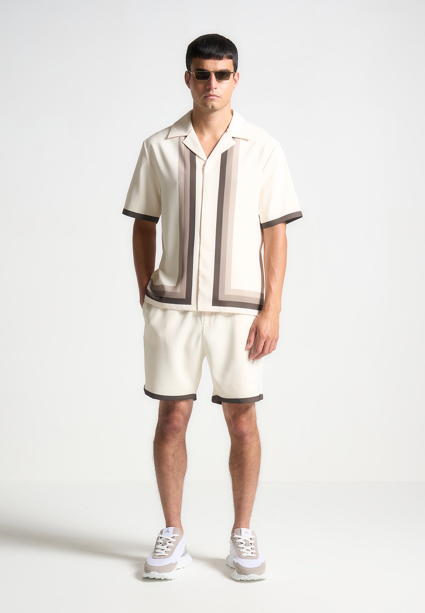 contrast-border-shorts-cream-brown 