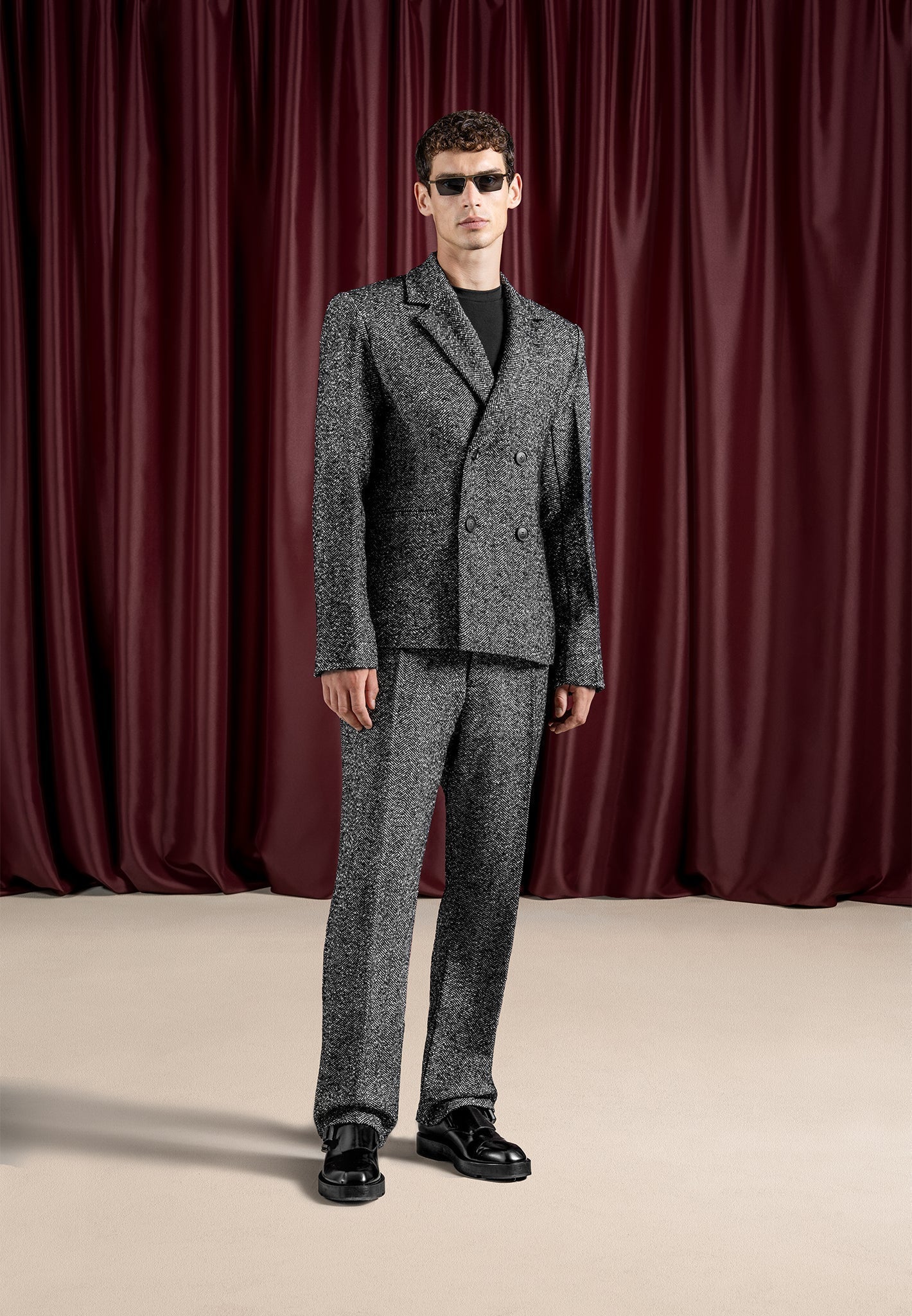 double-breasted-herringbone-wool-blend-suit-jacket-black