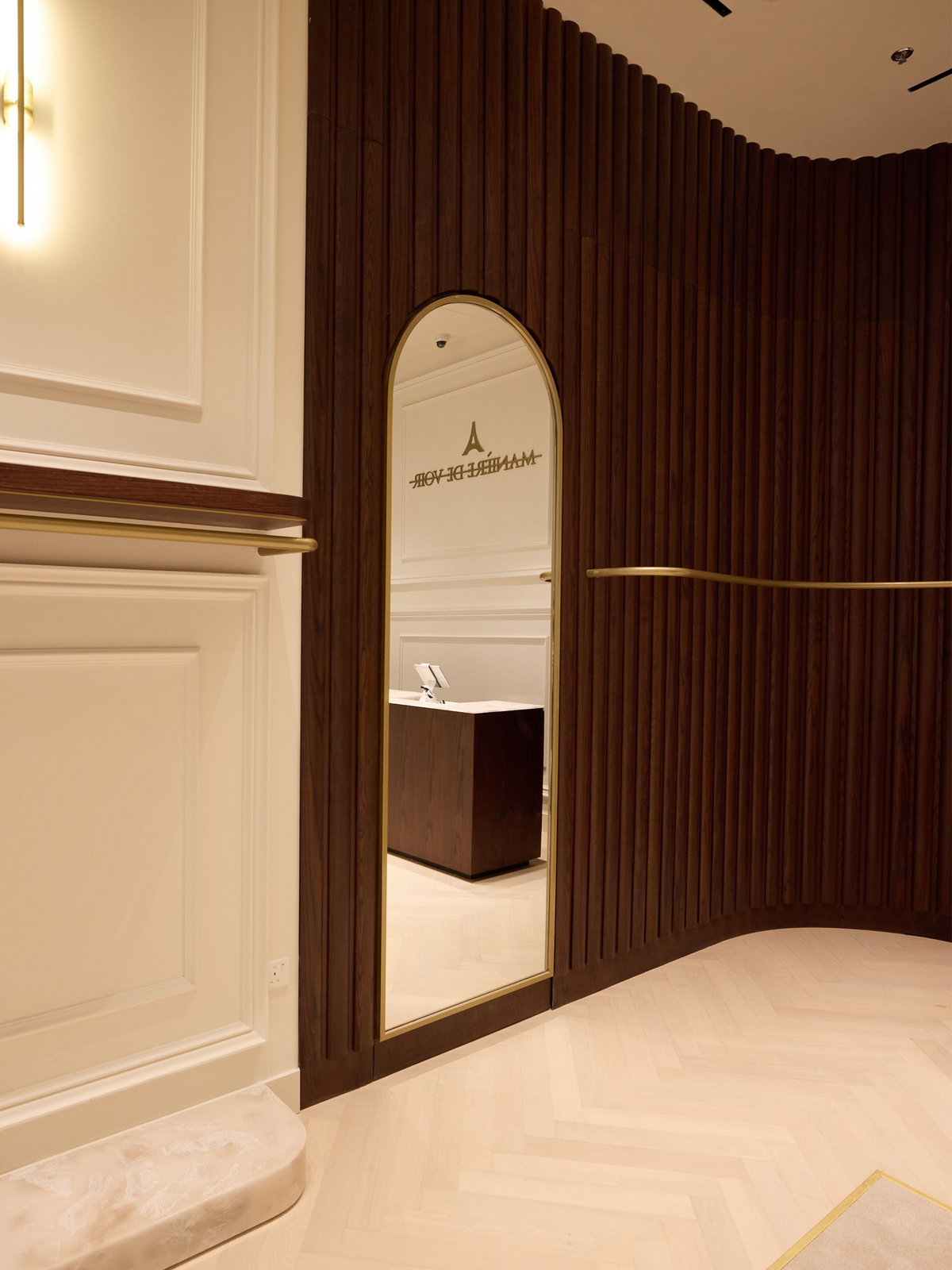 Store gallery image