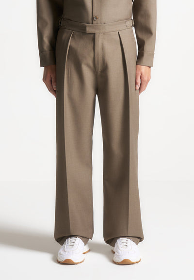 relaxed-fit-hatched-pleated-tailored-trousers-khaki