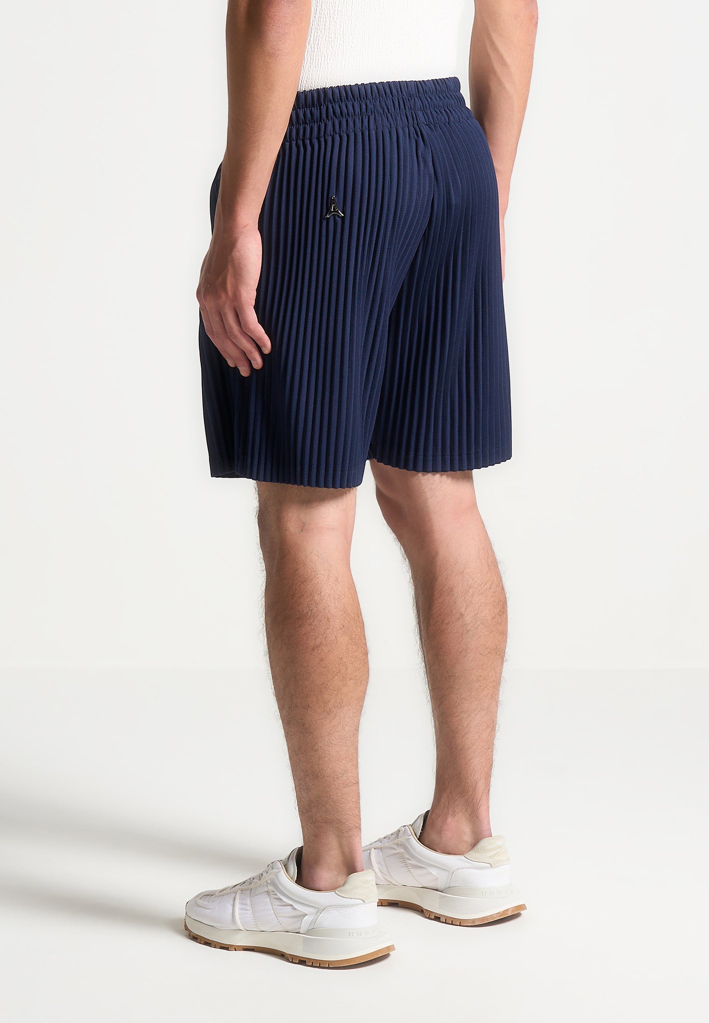 pleated-shorts-navy