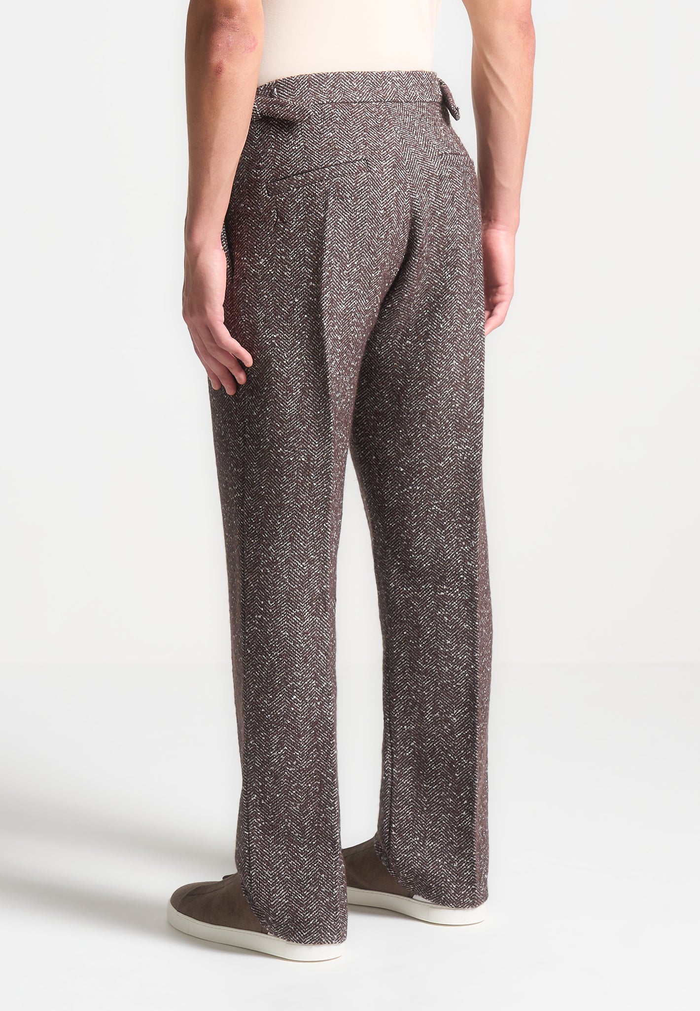 relaxed-fit-herringbone-pleated-tailored-trousers-brown