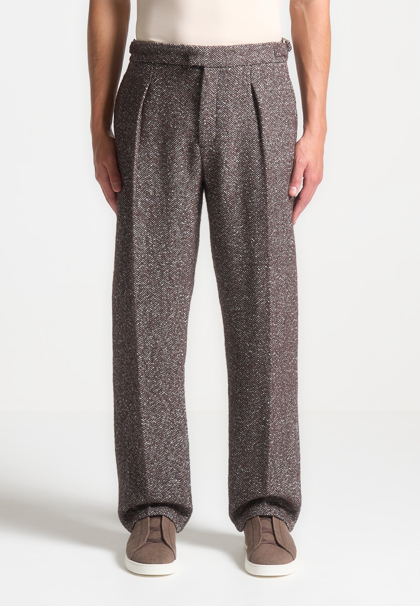 relaxed-fit-wool-blend-herringbone-pleated-tailored-trousers-brown 