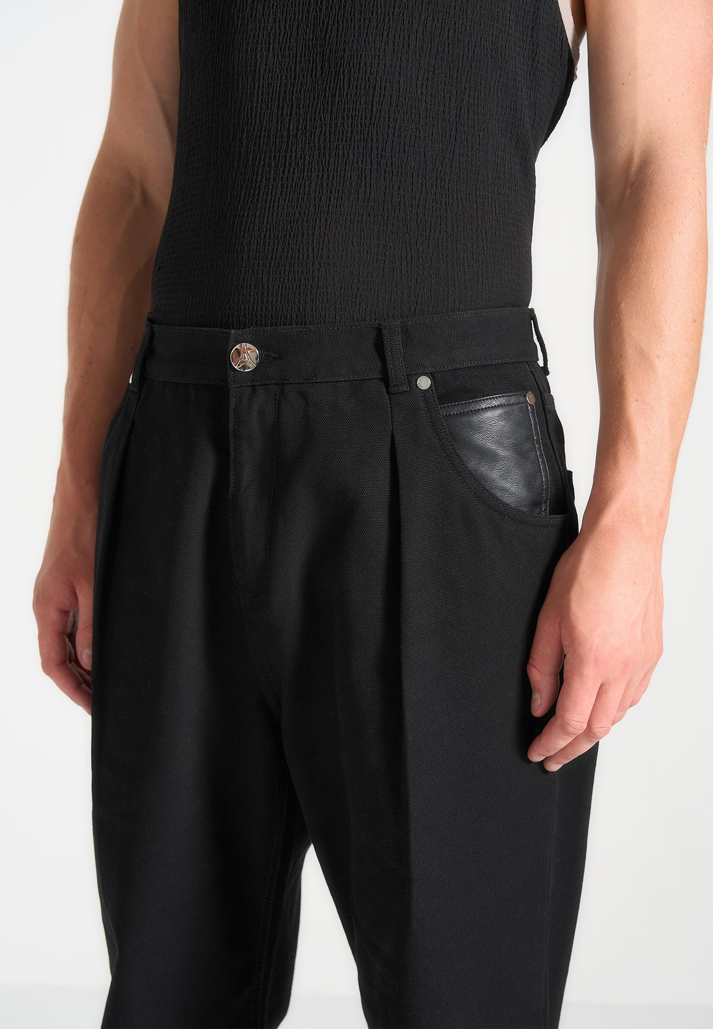 relaxed-fit-pleated-gabardine-jeans-black