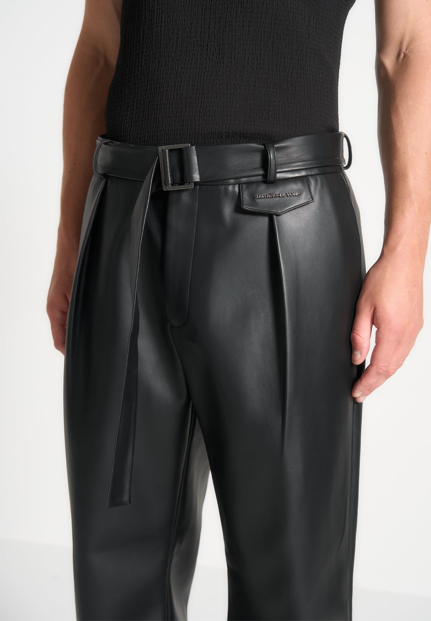 Pantalon plissé en cuir végétalien détendu - noir