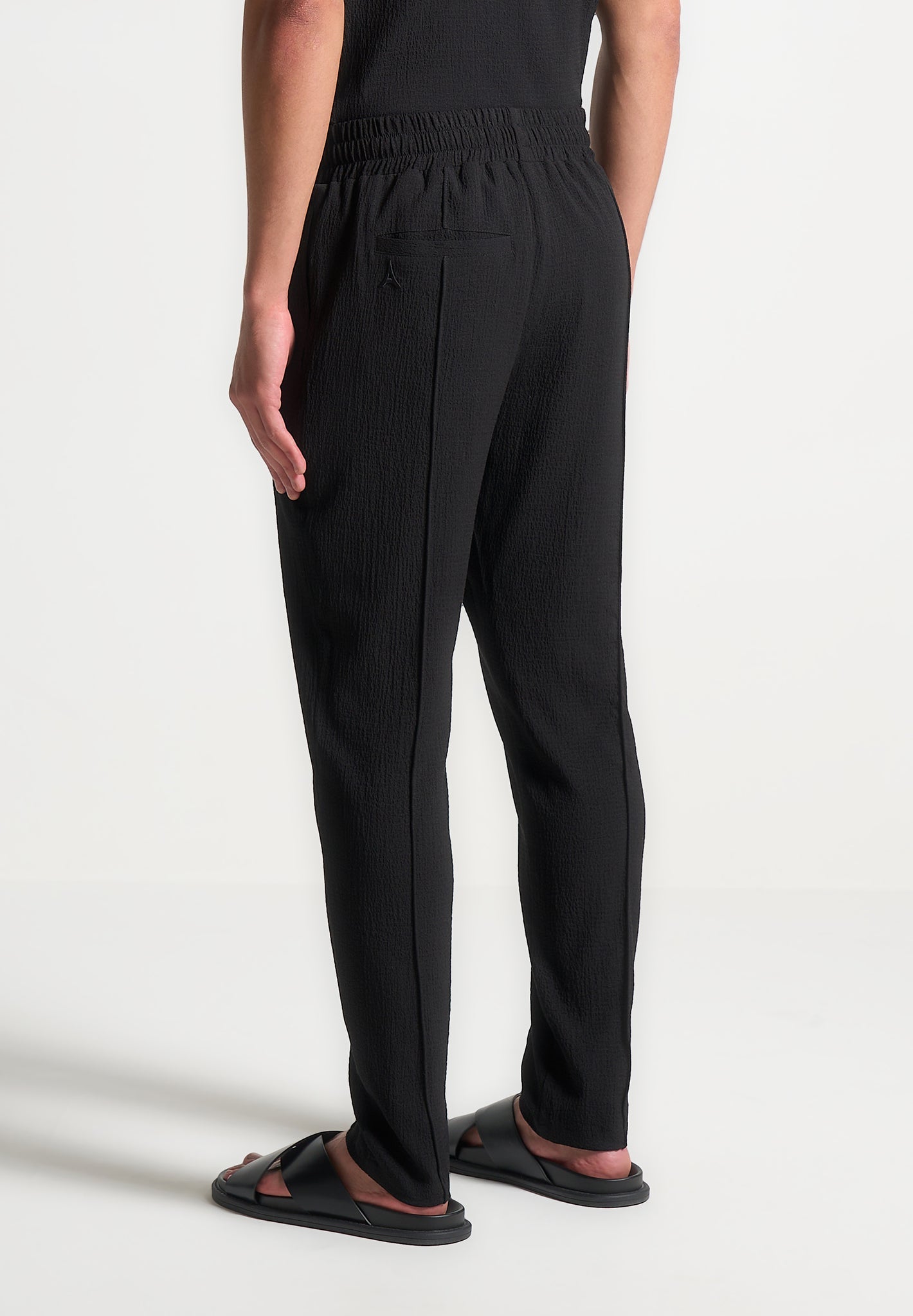 seersucker-tapered-trousers-black