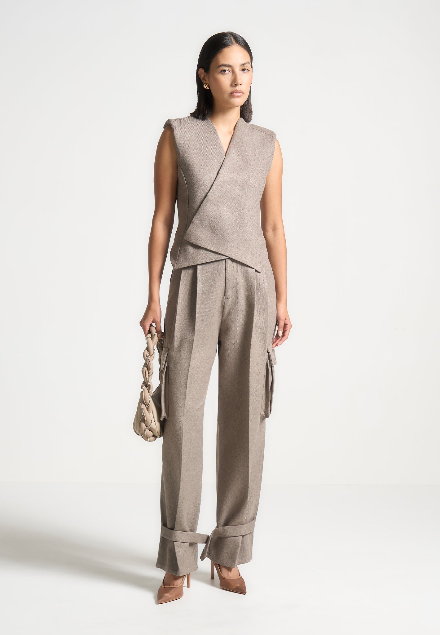 danielle-textured-tailored-pleated-cargo-trousers-taupe
