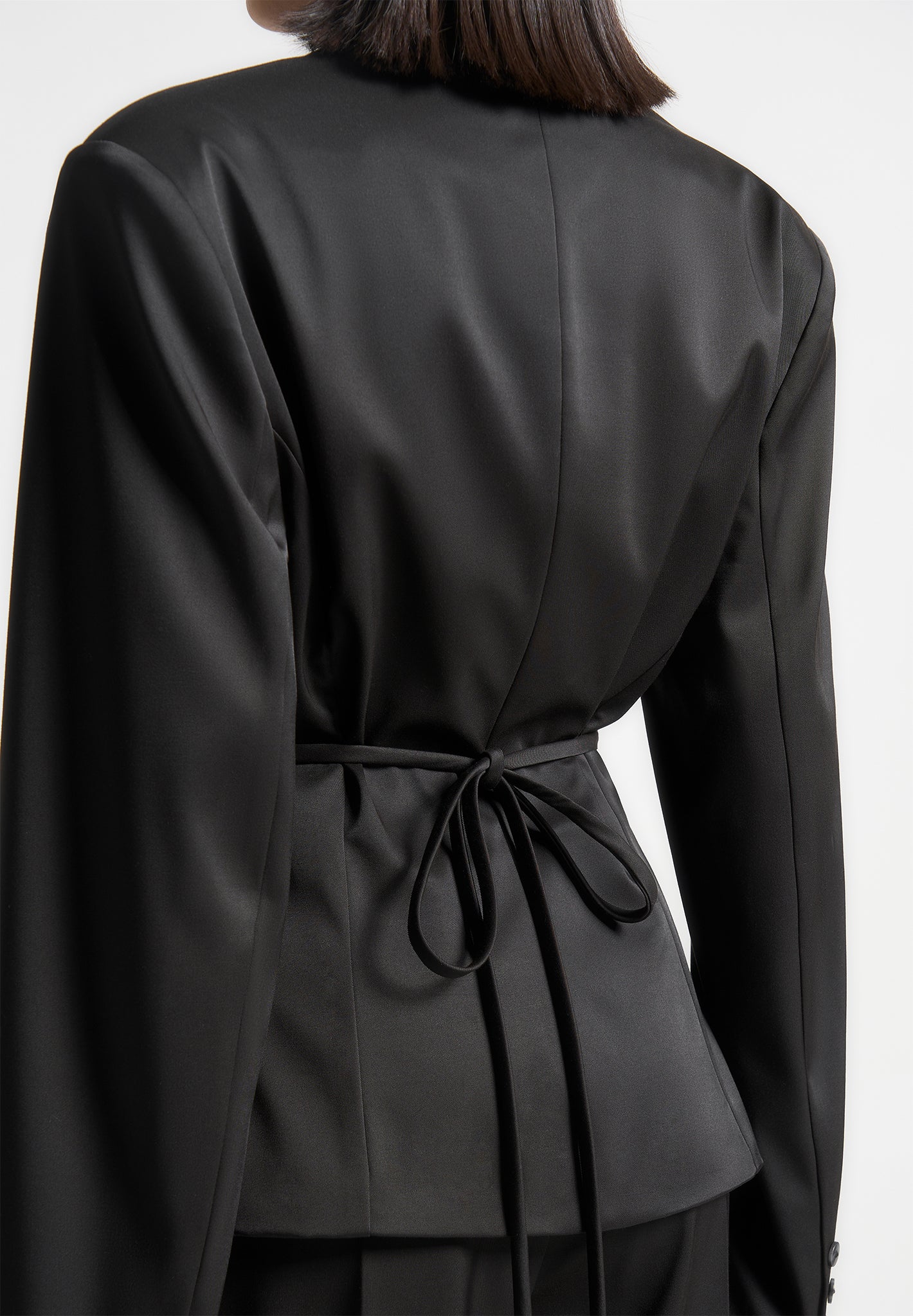 wide-shoulder-sateen-blazer-with-twin-belt-black